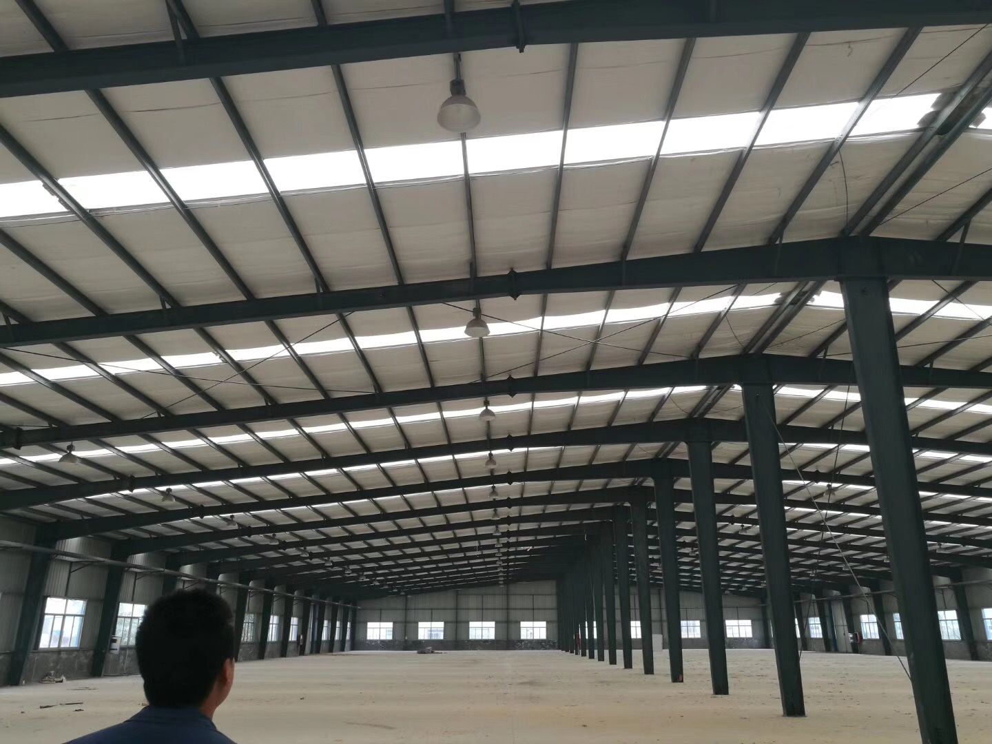 鋼結(jié)構(gòu)廠房多錢一平2024(鋼結(jié)構(gòu)廠房多錢一平) 裝飾工裝施工 第2張 鋼結(jié)構(gòu)廠房多錢一平2024(鋼結(jié)構(gòu)廠房多錢一平) 裝飾工裝施工 第2張