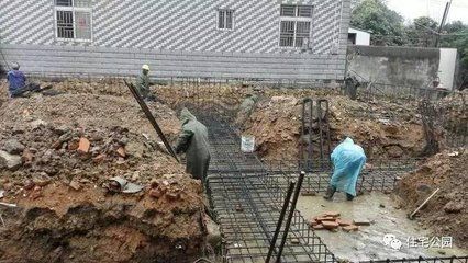 砌混凝土墻多少錢一平 鋼結構玻璃棧道設計 第1張 砌混凝土墻多少錢一平 鋼結構玻璃棧道設計 第1張