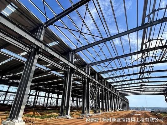 學校操場建設規劃方案（學校操場建設規劃中如何確保跑道的排水系統能有效防止雨水積聚）