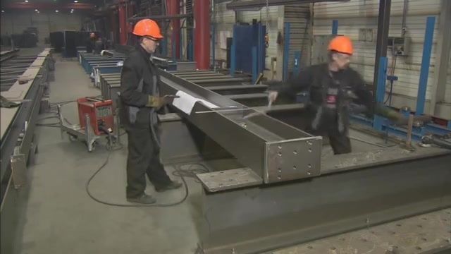 鋼結構制作過程視頻（關于機械式鋼結構制作過程的視頻資源推薦） 鋼結構框架施工 第1張