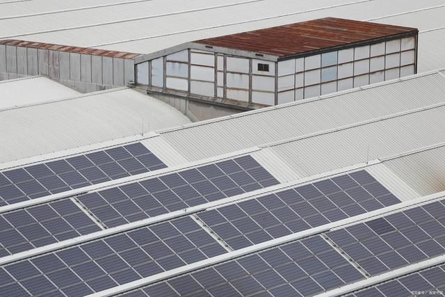 屋頂光伏設施（屋頂光伏設施指的是在屋頂鋪設光伏組件，是違建需整改） 鋼結構鋼結構停車場設計 第4張