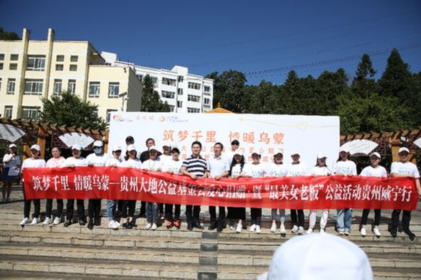 北京大地基金會 鋼結構玻璃棧道施工 第1張 北京大地基金會 鋼結構玻璃棧道施工 第1張