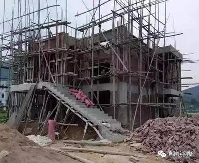 磚混結構房屋四角有柱子嗎 鋼結構鋼結構螺旋樓梯施工 第3張 磚混結構房屋四角有柱子嗎 鋼結構鋼結構螺旋樓梯施工 第3張
