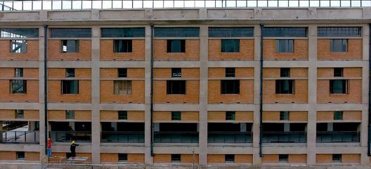 舊樓房改造視頻播放(全網最徹底的舊房改造) 鋼結構門式鋼架施工 第1張 舊樓房改造視頻播放(全網最徹底的舊房改造) 鋼結構門式鋼架施工 第1張