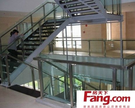 鋼結構樓梯裝修（鋼結構樓梯裝飾材料）
