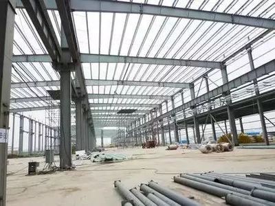 12米跨度鋼結構廠房用多大鋼梁和柱(12米跨度的鋼結構廠房如果希望中間不要柱子,鋼梁尺寸需要足夠大以保證承重能力) 裝飾幕墻設計 第1張 12米跨度鋼結構廠房用多大鋼梁和柱(12米跨度的鋼結構廠房如果希望中間不要柱子,鋼梁尺寸需要足夠大以保證承重能力) 裝飾幕墻設計 第1張
