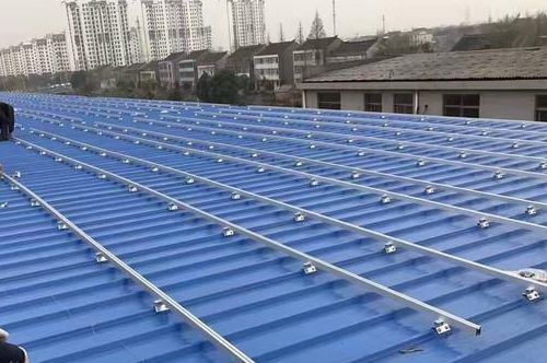 彩鋼瓦屋面使用年限(彩鋼瓦屋面使用年限一般在10-15年左右) 鋼結(jié)構(gòu)鋼結(jié)構(gòu)螺旋樓梯施工 第2張 彩鋼瓦屋面使用年限(彩鋼瓦屋面使用年限一般在10-15年左右) 鋼結(jié)構(gòu)鋼結(jié)構(gòu)螺旋樓梯施工 第2張