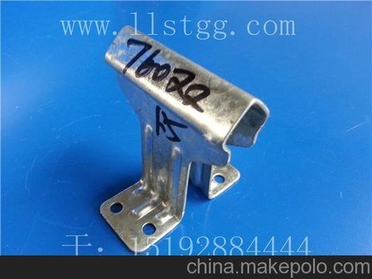 彩鋼瓦架子圖片欣賞（彩鋼瓦支架安裝教程） 結(jié)構(gòu)機械鋼結(jié)構(gòu)設計 第2張